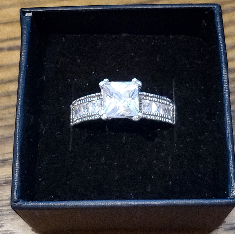 Sterling silver & Cubic zirconia engagement ring
